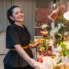 Karlota Gourmet amplia atuação nos Estados Unidos enquanto enfrenta nova batalha contra o câncer.