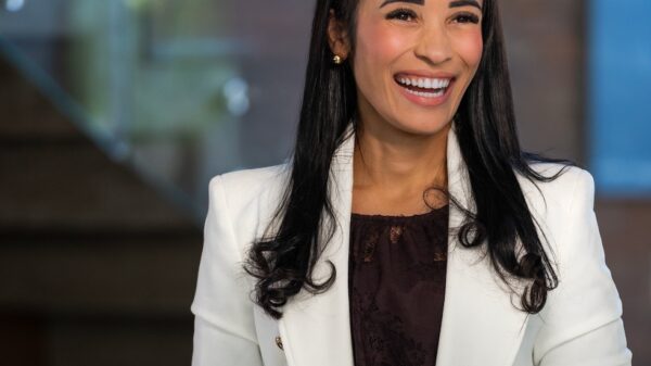 Aline Santos foca em eficiência e alta performance de longo prazo para atuar com responsabilidade no mercado imobiliário de alto padrão.