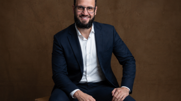 Paulo Brenha destaca que o cliente transita entre os ambientes físico e digital, e a empresa que sabe ler esse comportamento ganha relevância.