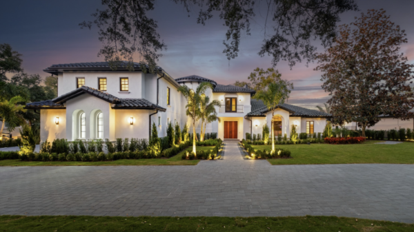 Andria Tagliari afirma que o projeto de design de interiores pode melhorar o investimento em uma vacation home.