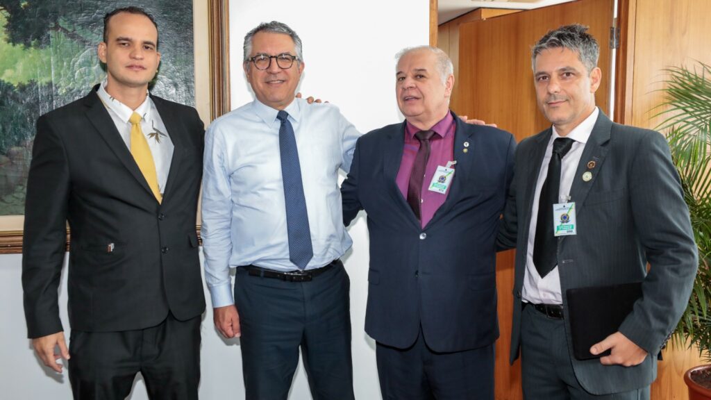 Dr. Igor Soares (delegado da FENAB), Ministro Alexandre Padilha, Dr. Jean Luís (Presidente da SBA) e Alexander da Silveira Assunção (Presidente do CNAA).