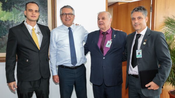 Dr. Igor Soares (delegado da FENAB), Ministro Alexandre Padilha, Dr. Jean Luís (Presidente da SBA) e Alexander da Silveira Assunção (Presidente do CNAA).
