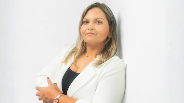 Aline Rinaldi lidera a RSA Assessoria Logística, uma das principais referências em regularização, segurança operacional e prevenção de riscos no transporte de cargas.