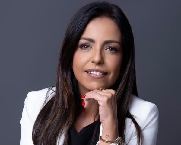 Dra. Ana Cláudia Tavares