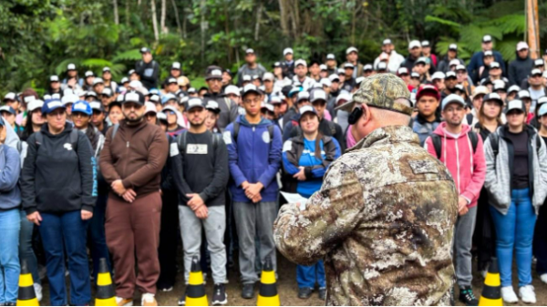 CEAB oferece treinamento com práticas de sobrevivência em selva.