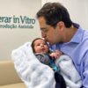 Emílio: Mãe homenageia médico e dá seu nome ao filho após tratamento de fertilidade.