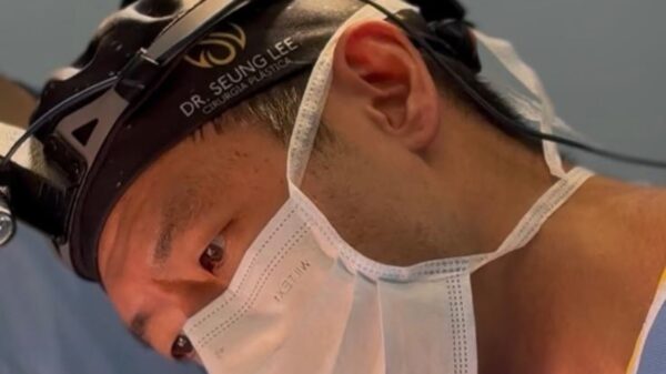 Dr. Seung Hoon Lee, Cirurgião Plástico