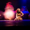 O espetáculo “Habite-me”, criado e interpretado pela atriz-marionetista Carolina Garcia Marques
